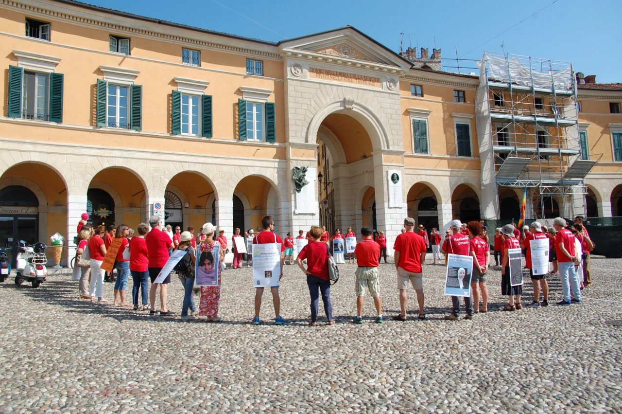 Restiamo umani cerchio di silenzio a Rovato