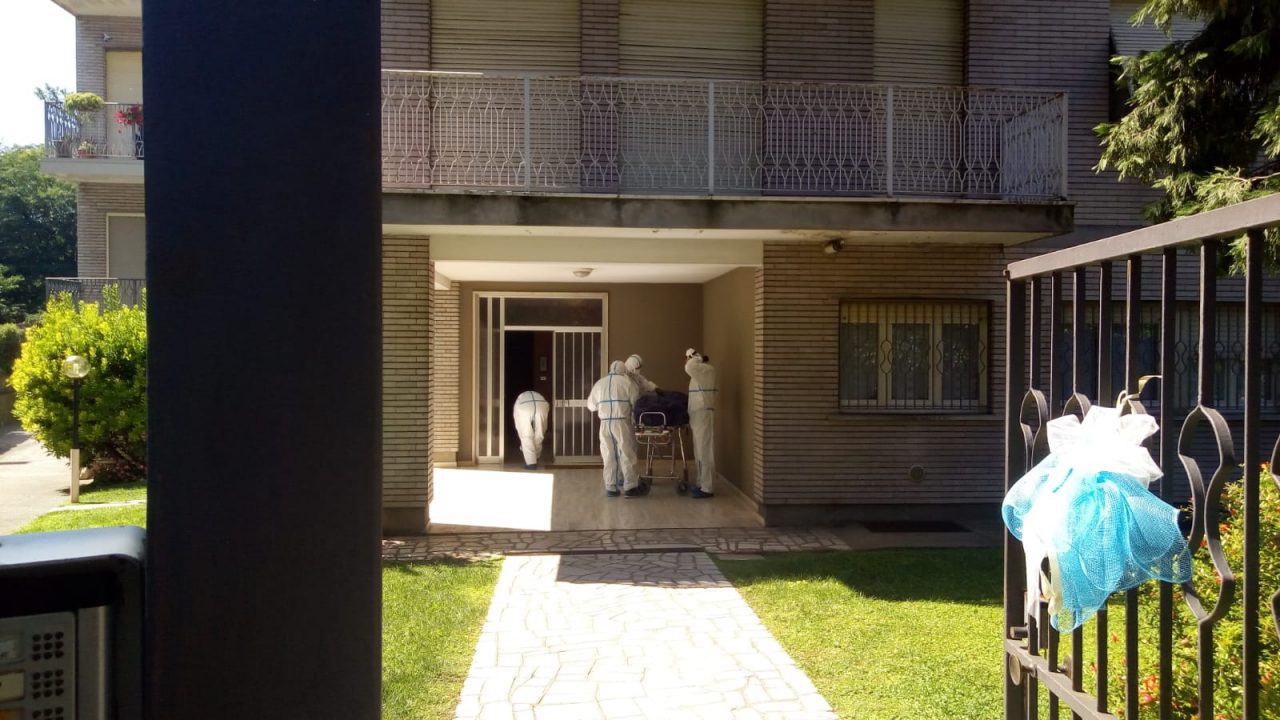 Trovata morta da giorni in casa, a Chiari