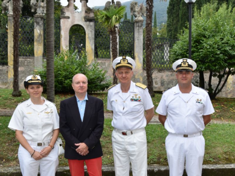 Direttore in visita alla Guardia Costiera