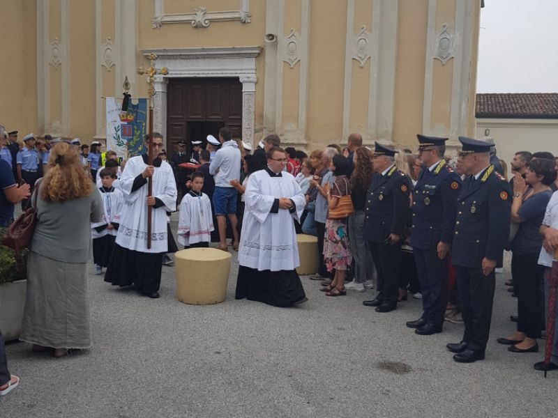 In centinaia per l’addio all’agente di Desenzano