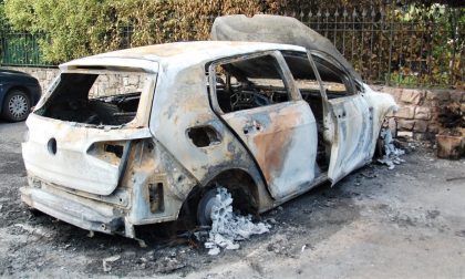 Bruciate di notte le auto di un carabiniere
