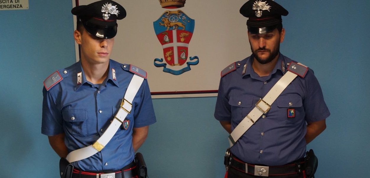 Assegni e documenti falsi: arrestati due malviventi in trasferta