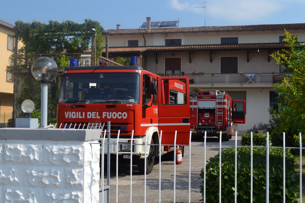 Incendio a Montichiari, una donna ricoverata al Civile