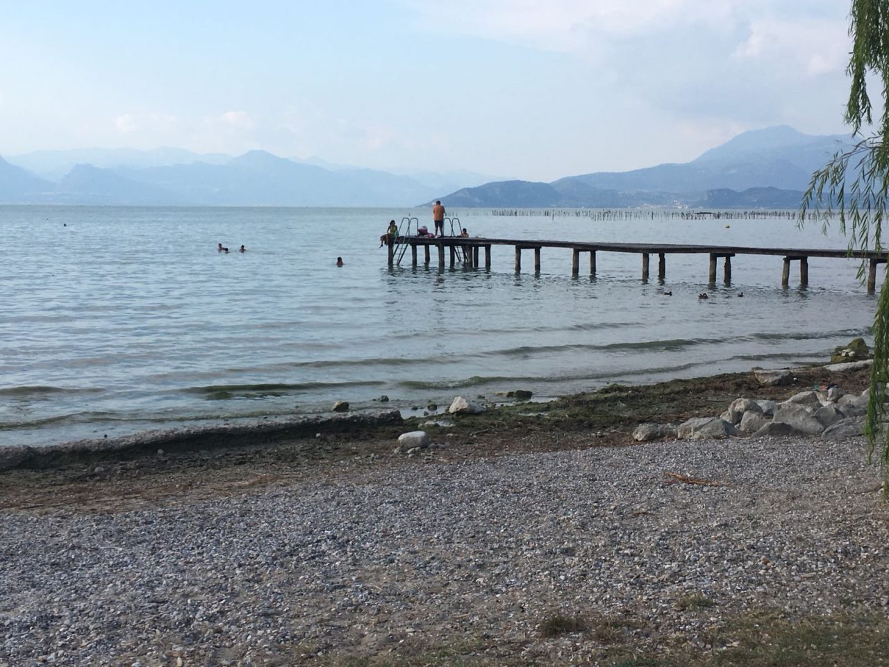 Sirmione: divieto di balneazione in località Cantarane