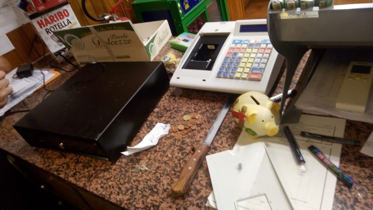 Vandalizzato il bar dei Pensionati a Palazzolo