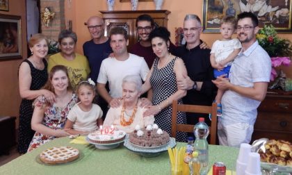 Nonna Armida da Chiari festeggia i 102 anni cantando VIDEO E FOTO