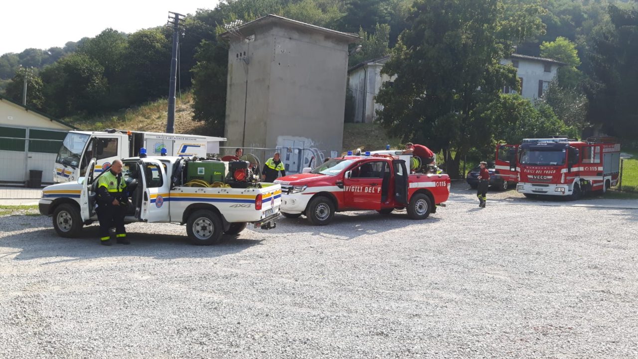 Incendio a Iseo: incenerito il bosco alla “Balota del Coren”