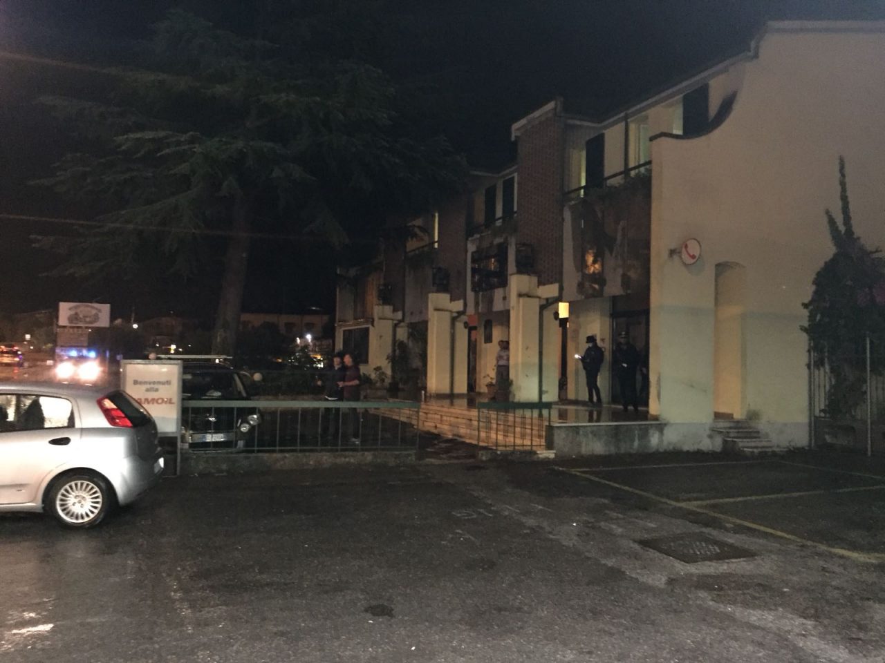 Forza nuova e antifascisti nei pressi dell’hotel dei profughi a Toscolano VIDEO