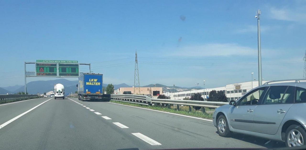 Tangenziale Est Incidente coinvolti due camion e un’auto