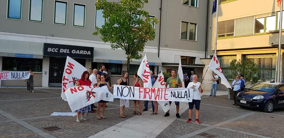 Espropri Tav: a Calcinato due presidi fuori dal Municipio