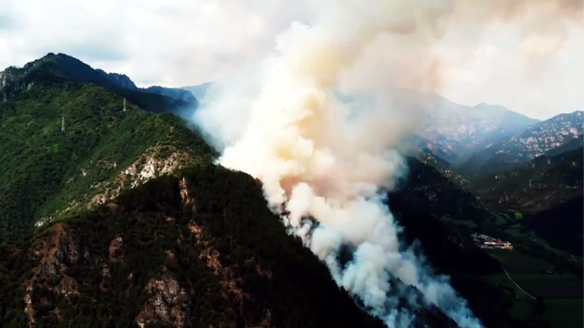 Incendio sul Garda, elicotteri e Canadair a Tremosine VIDEOGALLERY