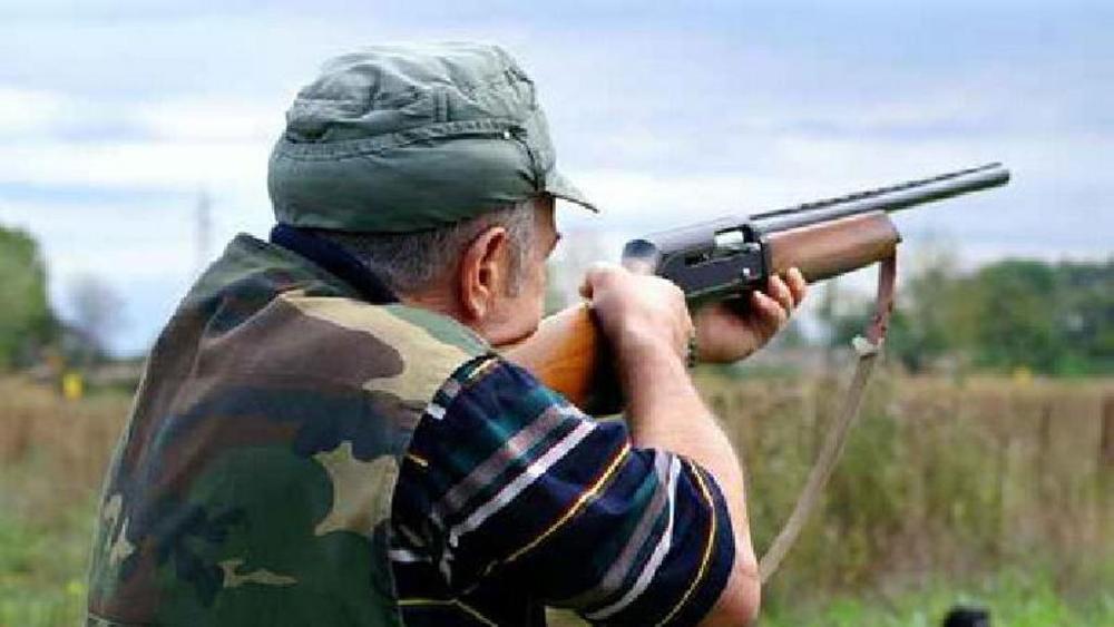 Presta il fucile ad un cacciatore a Barbariga, ma “è tutto legale”