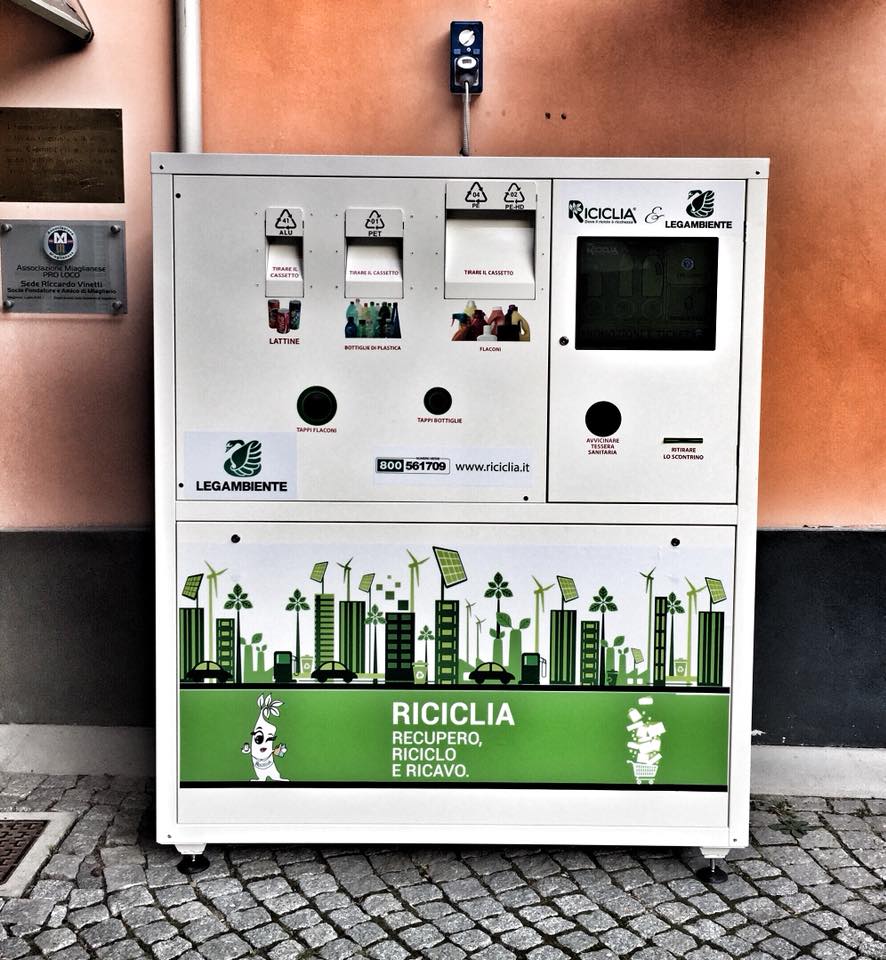 Buoni sconto a chi ricicla con l’eco-compattatore