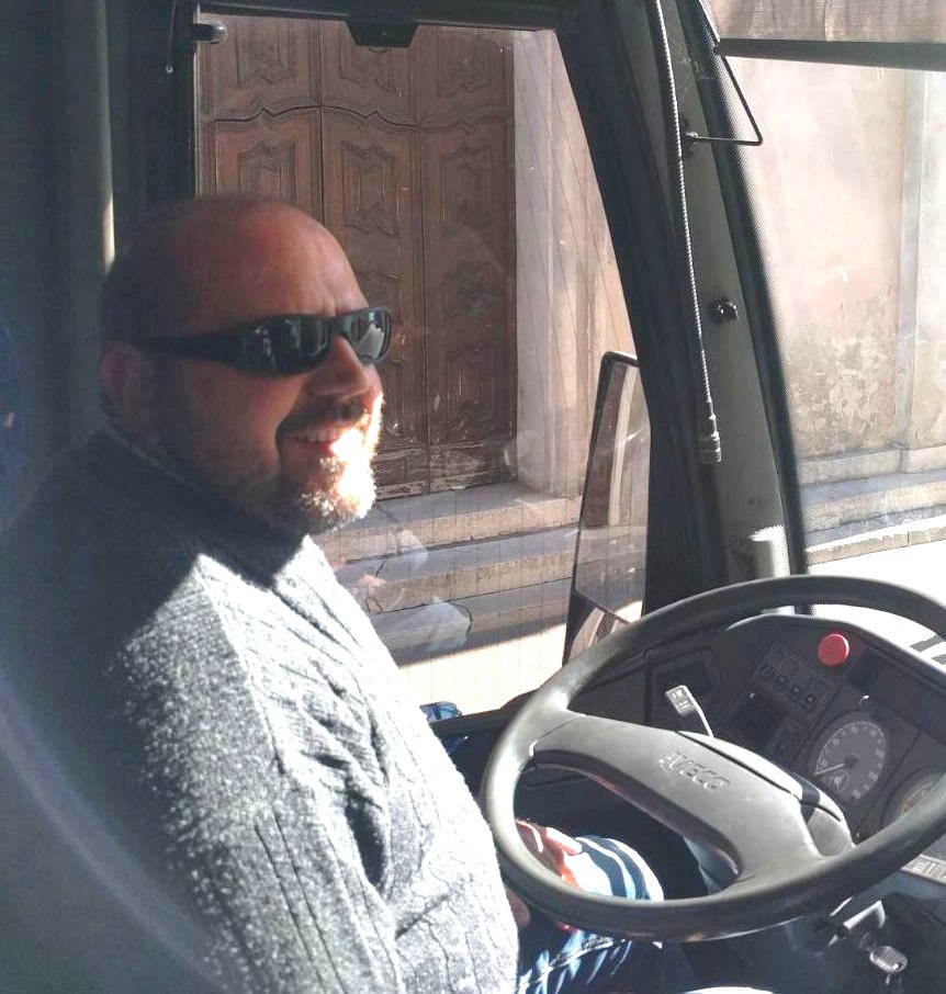 Don Massimo di Manerbio diventa autista