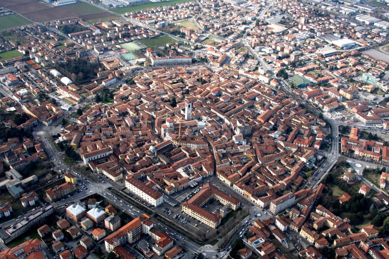 Nuova vita per i negozi sfitti: aperto il bando a Chiari