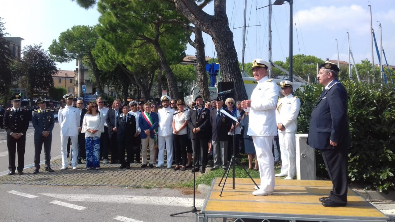 Desenzano “invasa” dai marinai – I VIDEO