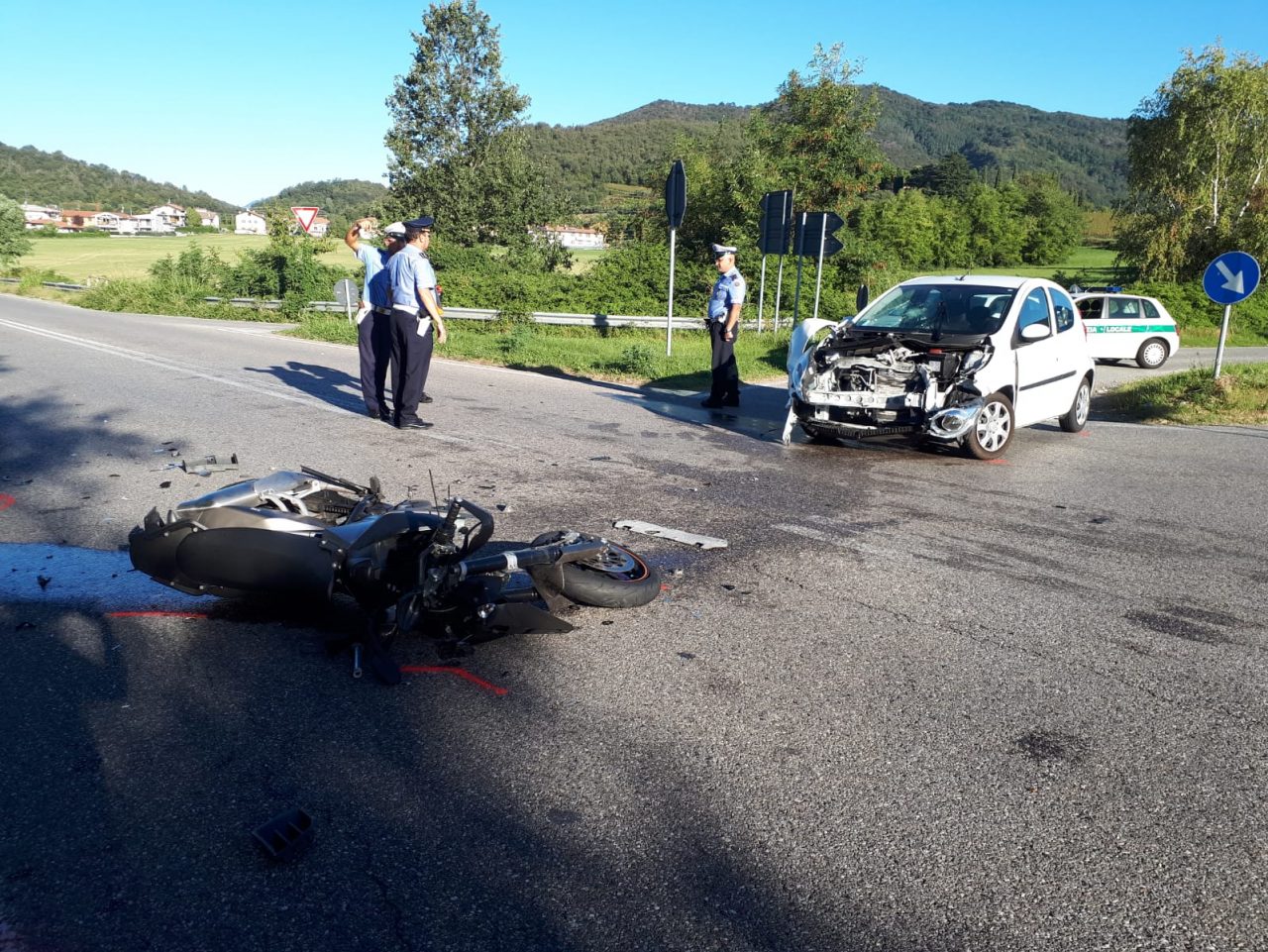 Frontale tra auto e moto a Provaglio d’Iseo