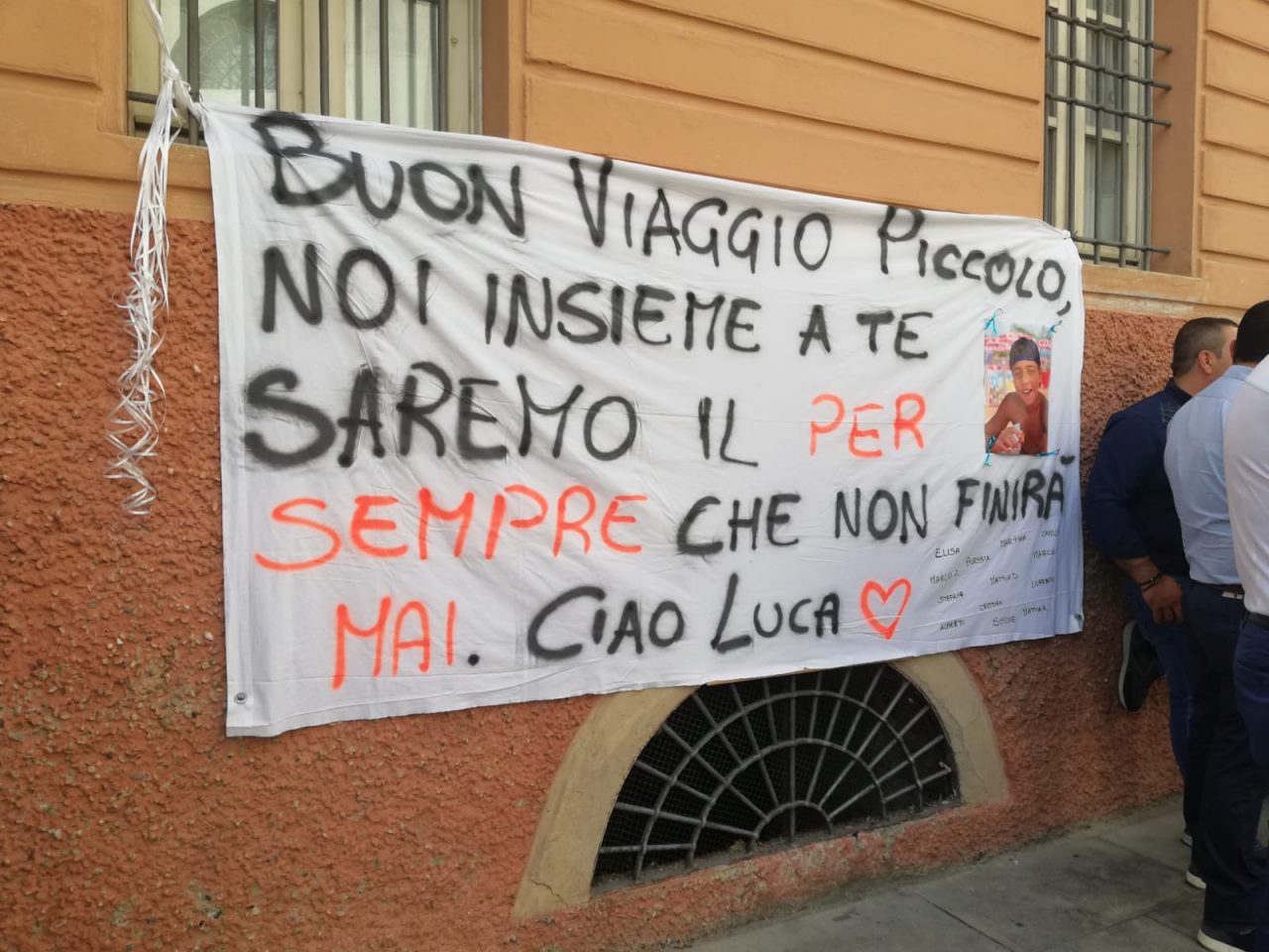 Ultimo abbraccio al giovane rovatese Luca