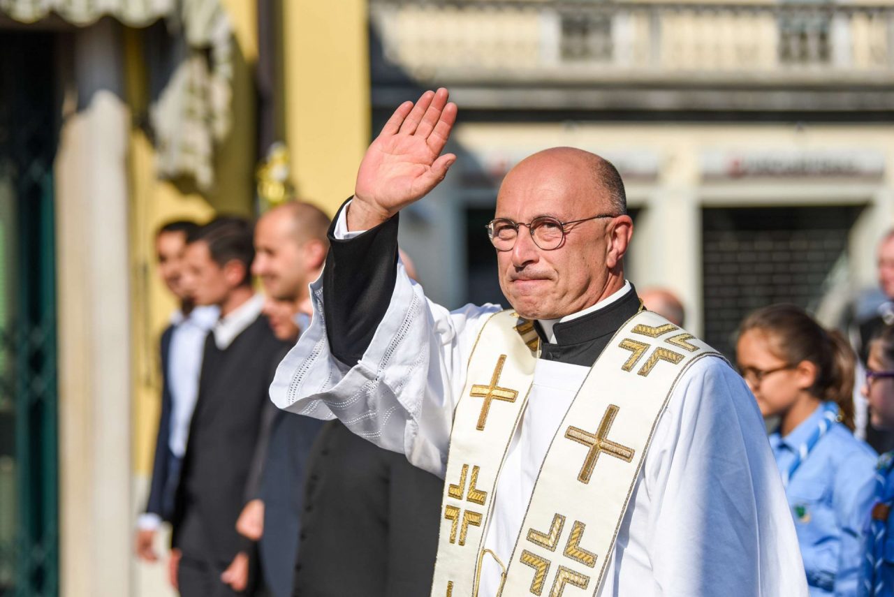 Manerbio ha abbracciato il suo nuovo parroco