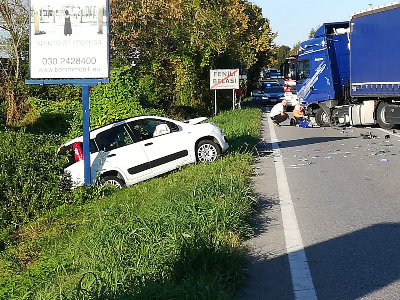 Incidente a Capriano del Colle, coinvolto un camion