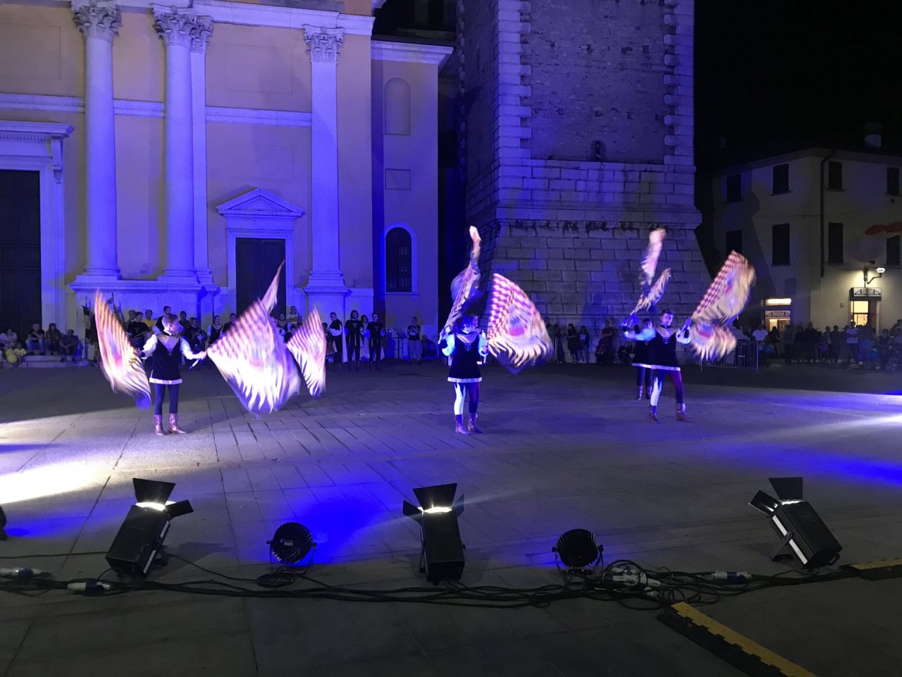 Sbandieratori e musici di Zeveto in piazza per le Quadre VIDEO