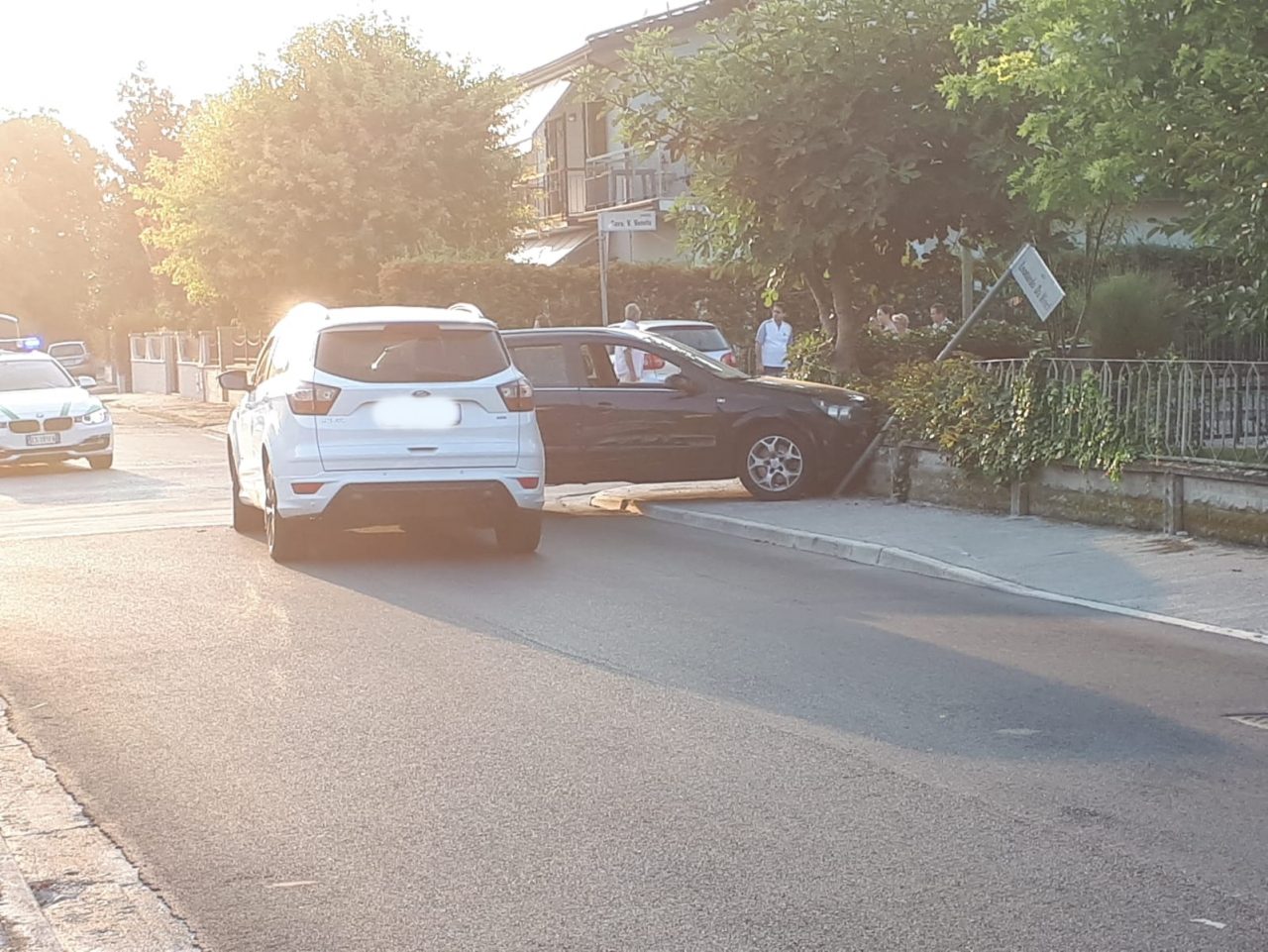 Incidente a Montichiari: abbatte una ringhiera guidando in stato d’ebrezza