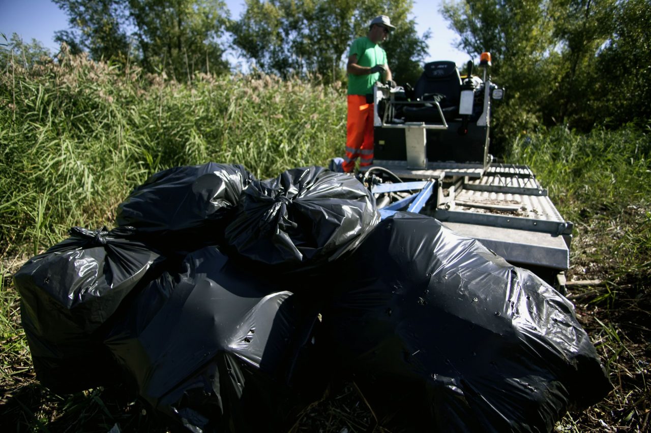 Tonnellate di plastica nella Riserva le Torbiere del Sebino