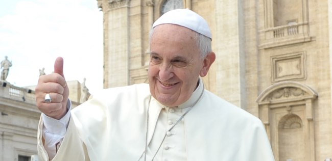 Chiede l’aiuto del Papa e il Pontefice lo chiama