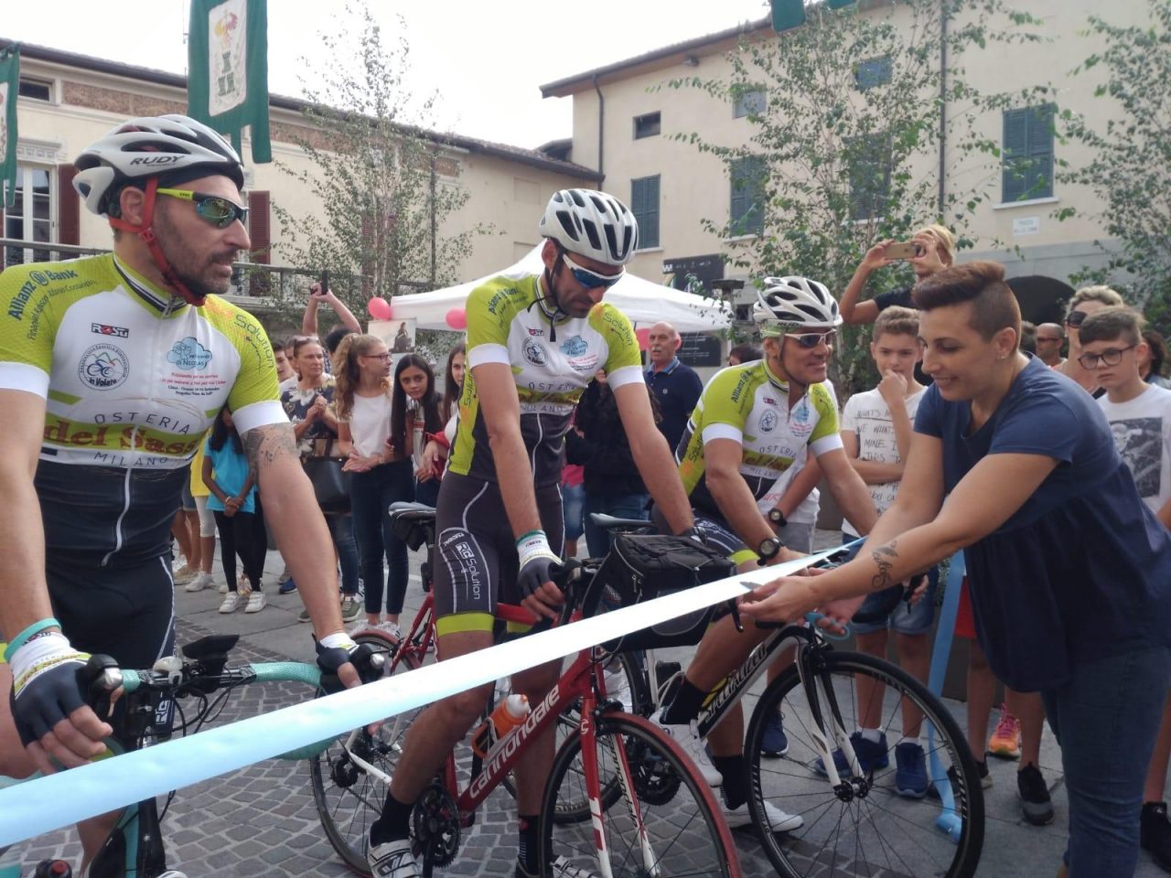 Da Chiari a Firenze in bicicletta “per un sorriso in più” FOTO E VIDEO