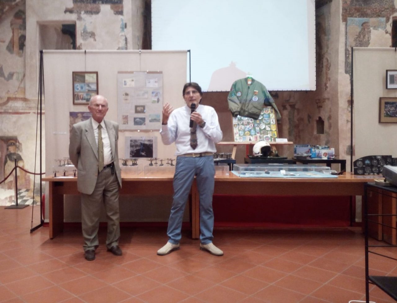 Taglio del nastro per la mostra sull’aviazione a Castenedolo e provincia