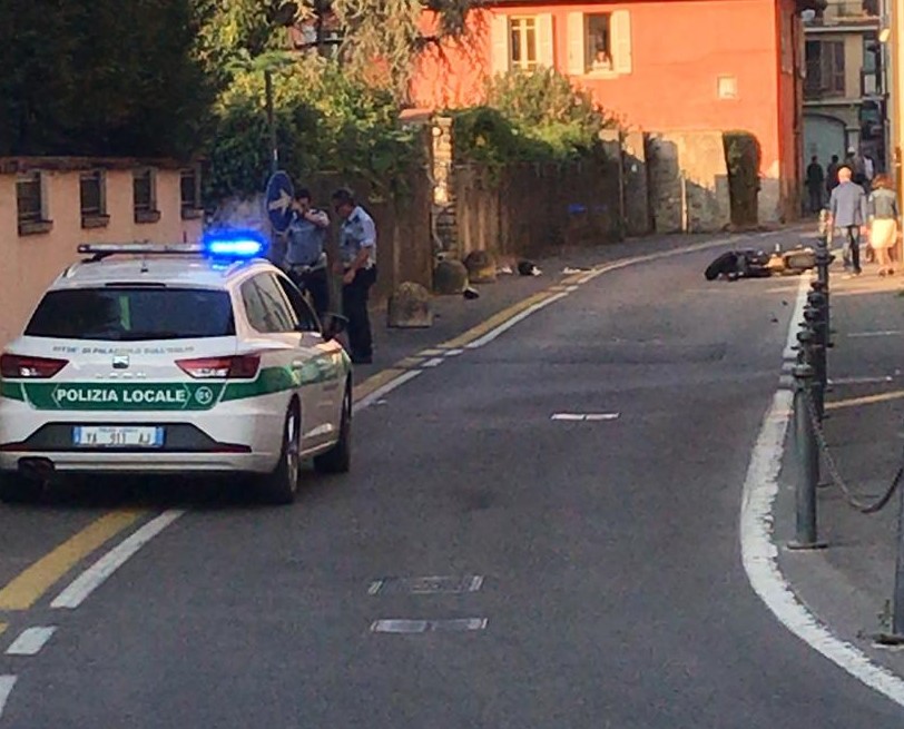 Cade dalla moto a Palazzolo Centauro portato in ospedale