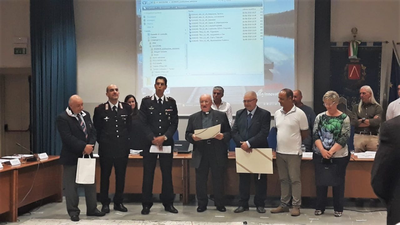 Il Consiglio comunale di Ghedi saluta il parroco e il brigadiere capo