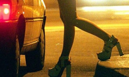 Si finge una prostituta e tenta di truffare il cliente: denunciati marito e moglie