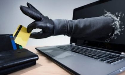 31enne denunciata per frode informatica: aveva clonato una carta di credito