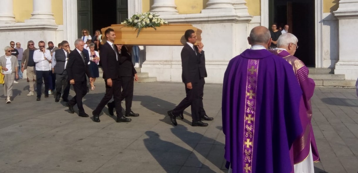 Lutto a Chiari L’ultimo commosso saluto a Silvia