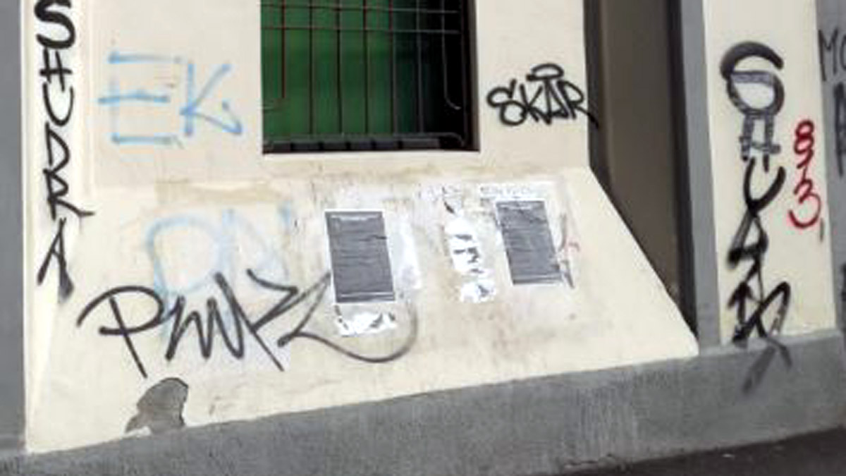 A Lecco gli anarchici danno degli stupratori agli Alpini con un manifesto