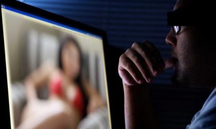 Cybersex, 15enne bergamasca scopre che chattava col padre