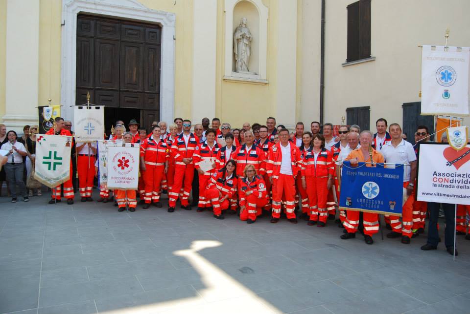 Cercansi giovani per l’ambulanza di Trenzano