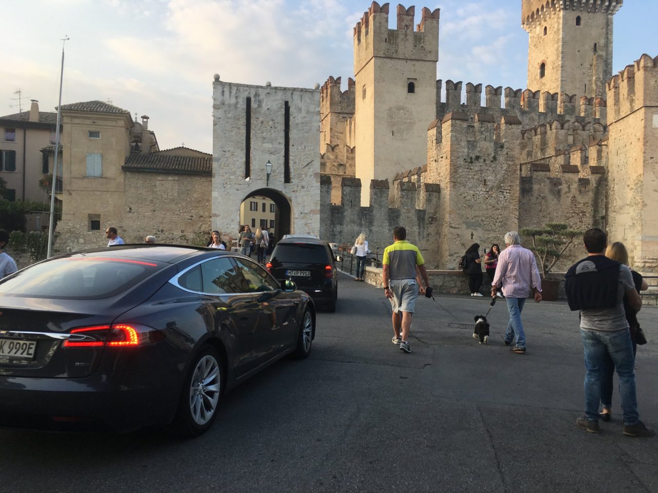 Botta e risposta fra M5S e Amministrazione sul Sirmione Grifo Parking