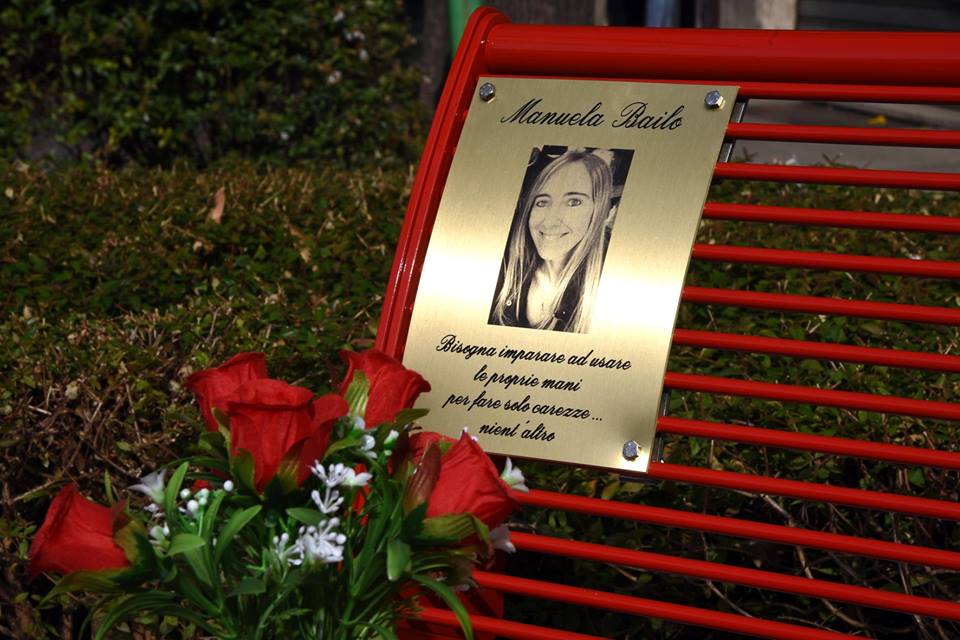 Panchina rossa per non dimenticare Manuela Bailo