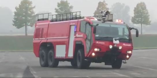 Il nuovo mezzo dei VVf abbatte anche i pali VIDEO