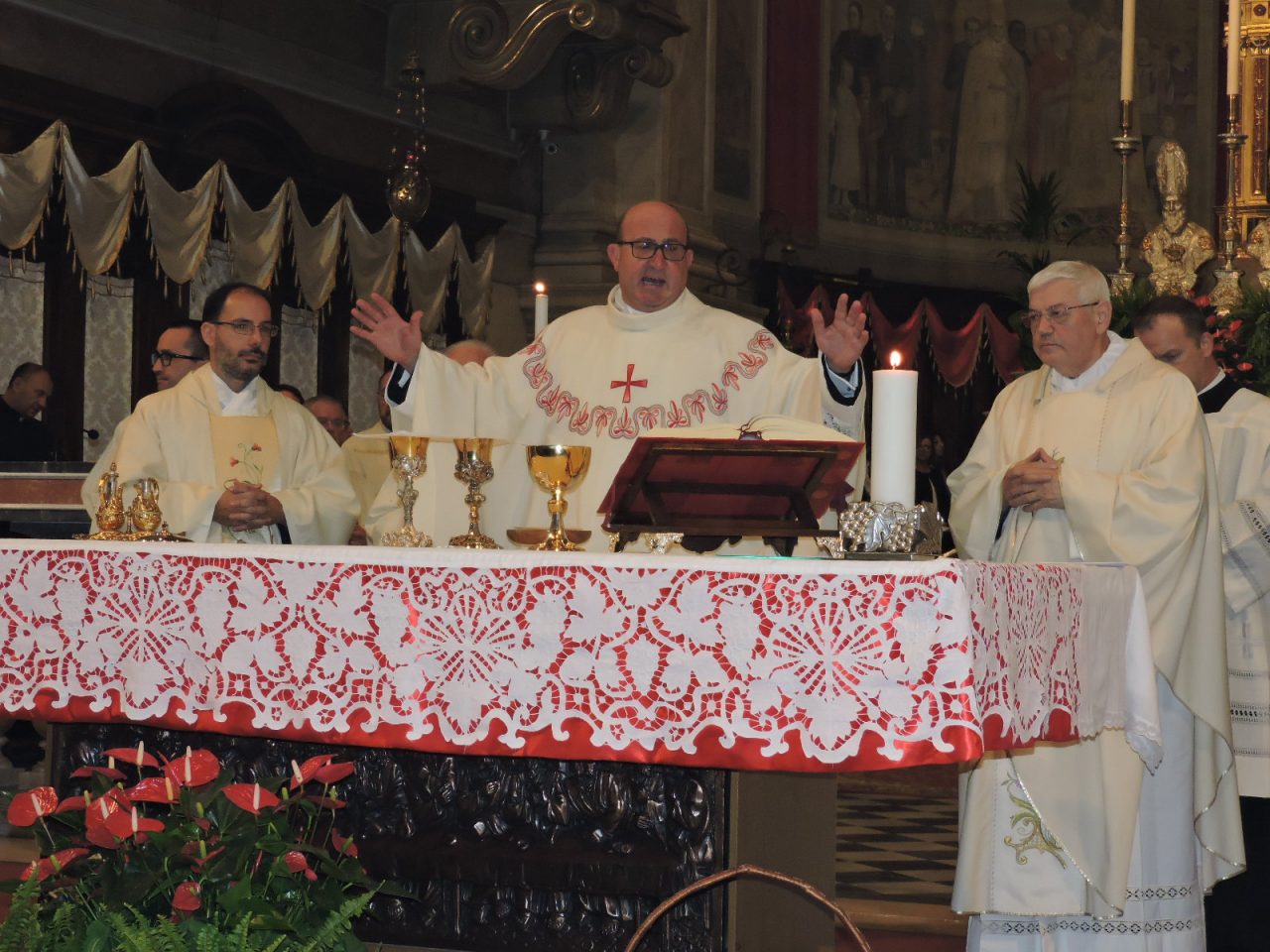 Palazzolo ha accolto con gioia il parroco e due sacerdoti FOTO E VIDEO