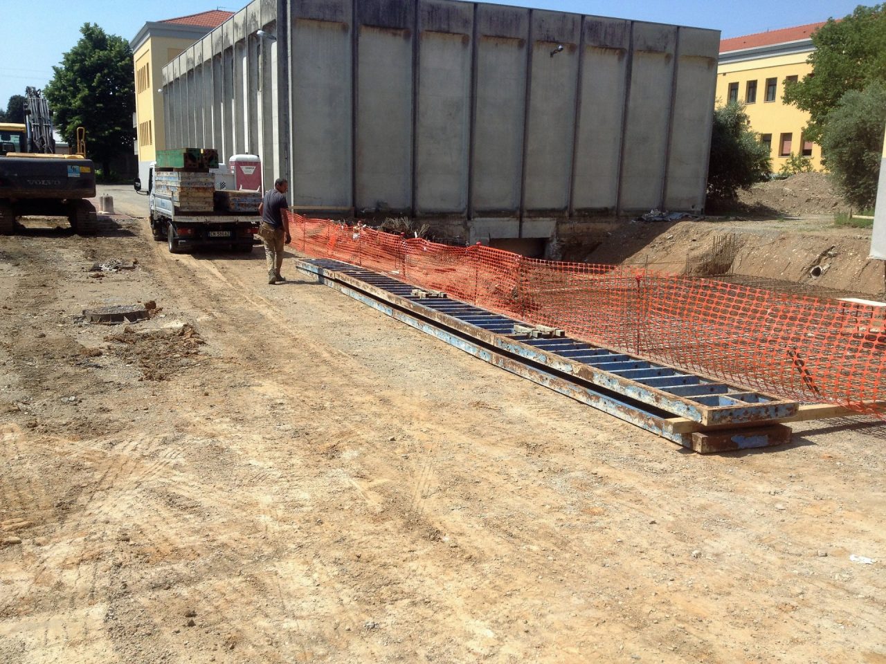 Cantiere a scuola: gli operai ora verranno pagati