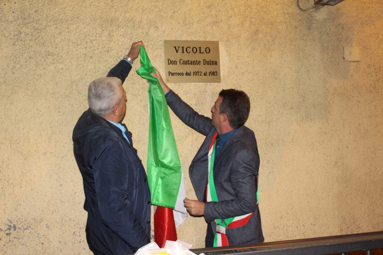 Intitolato a Barbariga un vicolo a don Costante Duina