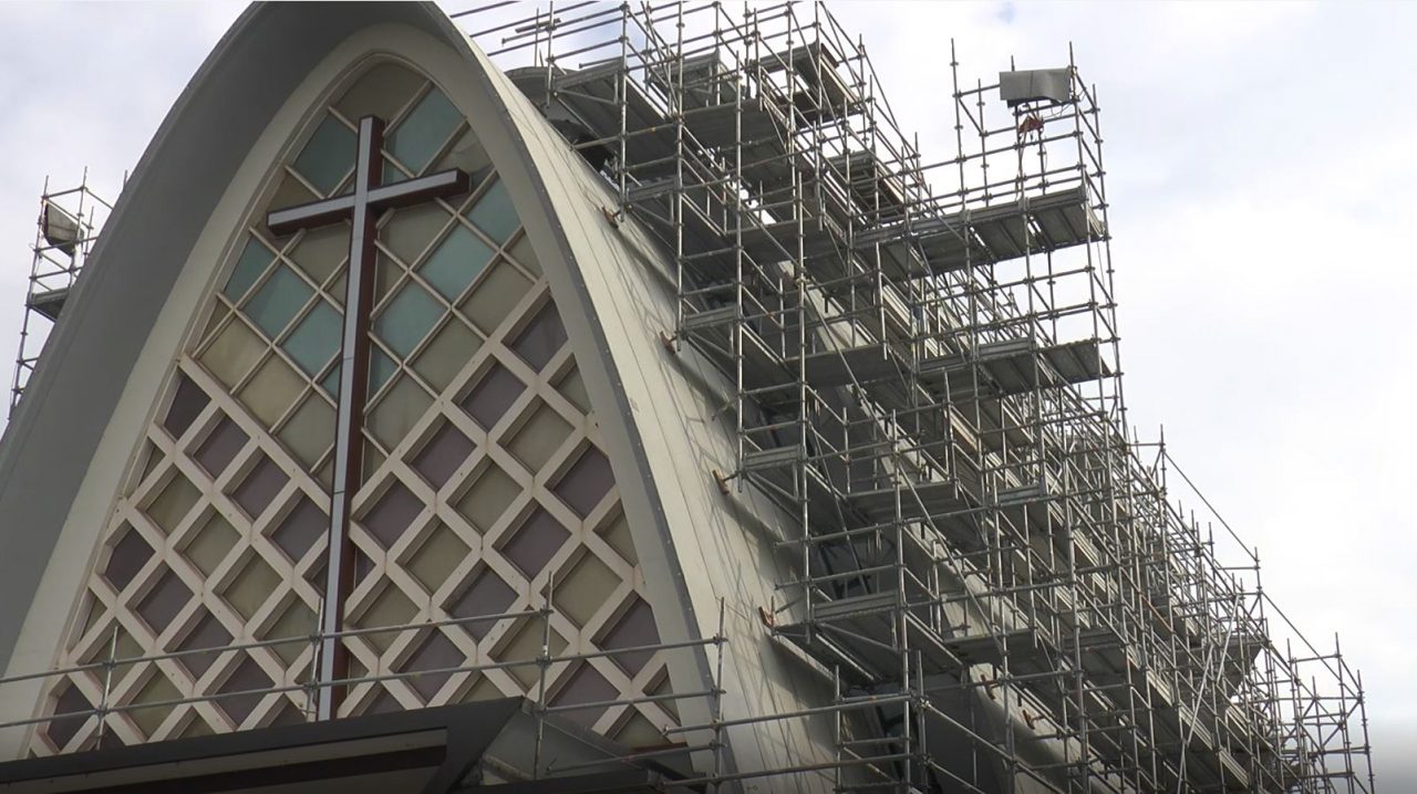 Nuova luce per la chiesa della periferia