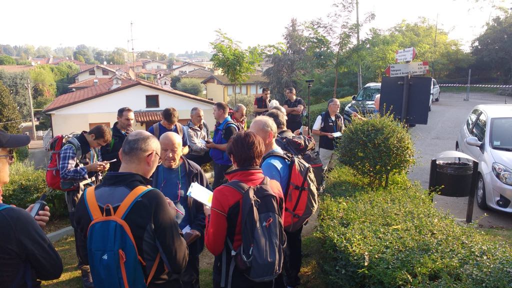 Cai Rovato e volontari sul Monte Orfano per la rilevazione sentieri