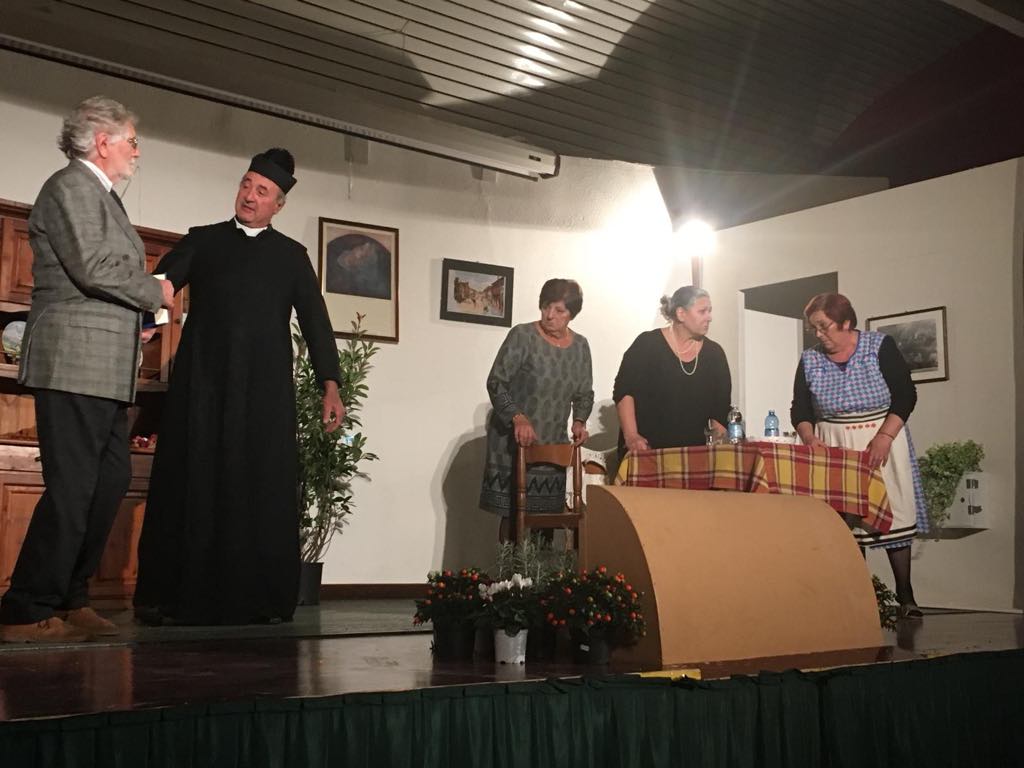 Tante risate per lo spettacolo della compagnia “Diversamente giovani”