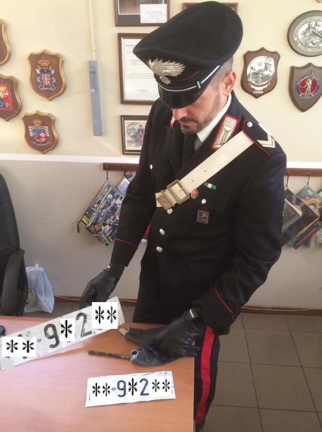 Arrestato 46enne: clonava le targhe automobolistiche