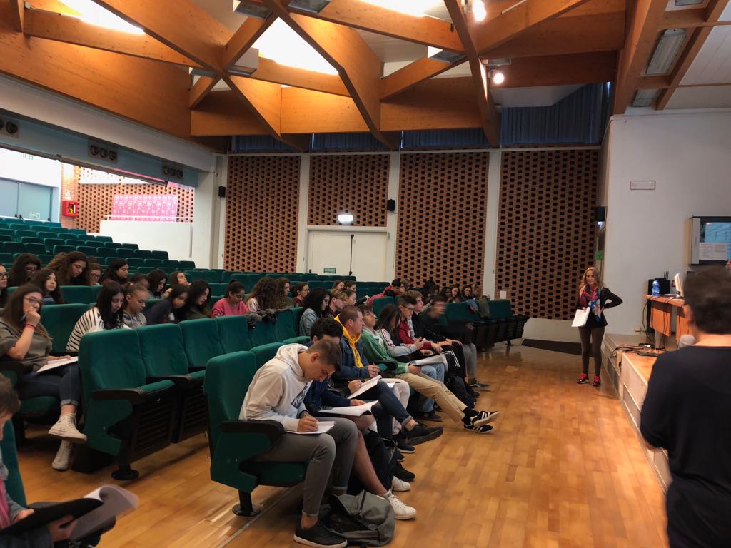 A lezione per insegnare a combattere il bullismo VIDEO