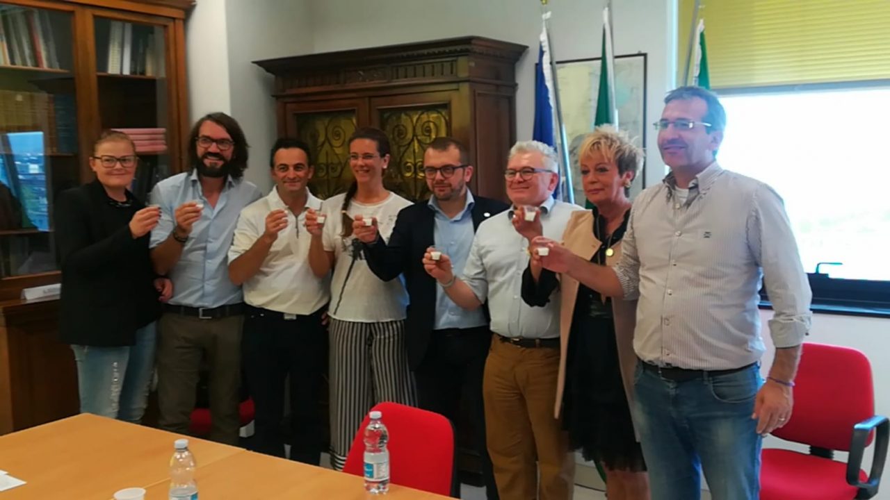 Eccellenze casearie a Castegnato con Franciacorta in bianco